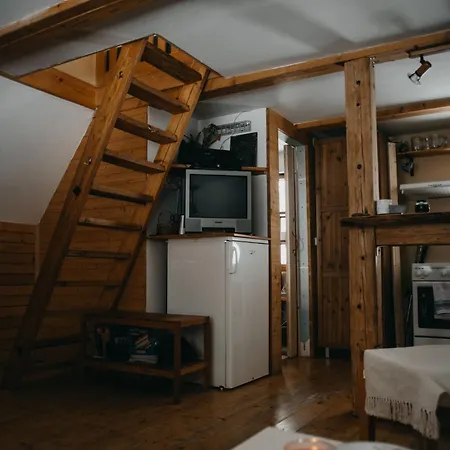 Roztomilá A Utulná Azzy Na Samotě V Lese. Valašské Klobouky