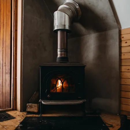 Roztomilá A Utulná Azzy Na Samotě V Lese. Chalet Valašské Klobouky