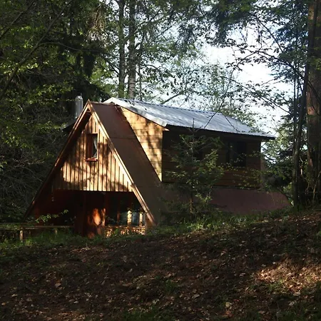 Roztomilá A Utulná Azzy Na Samotě V Lese. Chalet Valašské Klobouky