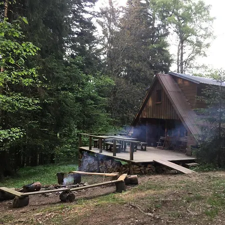 Roztomilá A Utulná Azzy Na Samotě V Lese. Chalet Valašské Klobouky