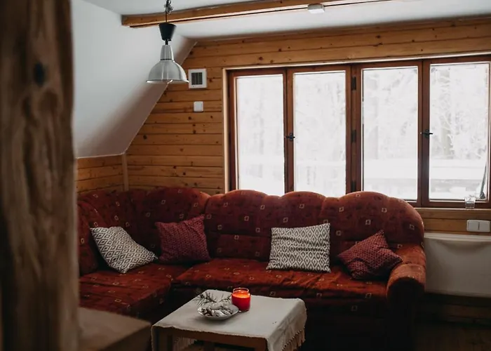 Roztomila A Utulna Azzy Na Samote V Lese. Chalet